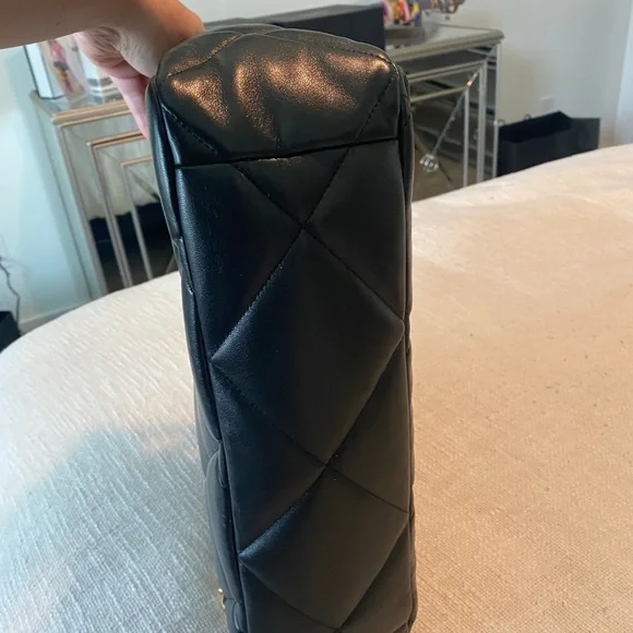 Chanel 19 Maxi Black Lambskin - Picture 5 of 13